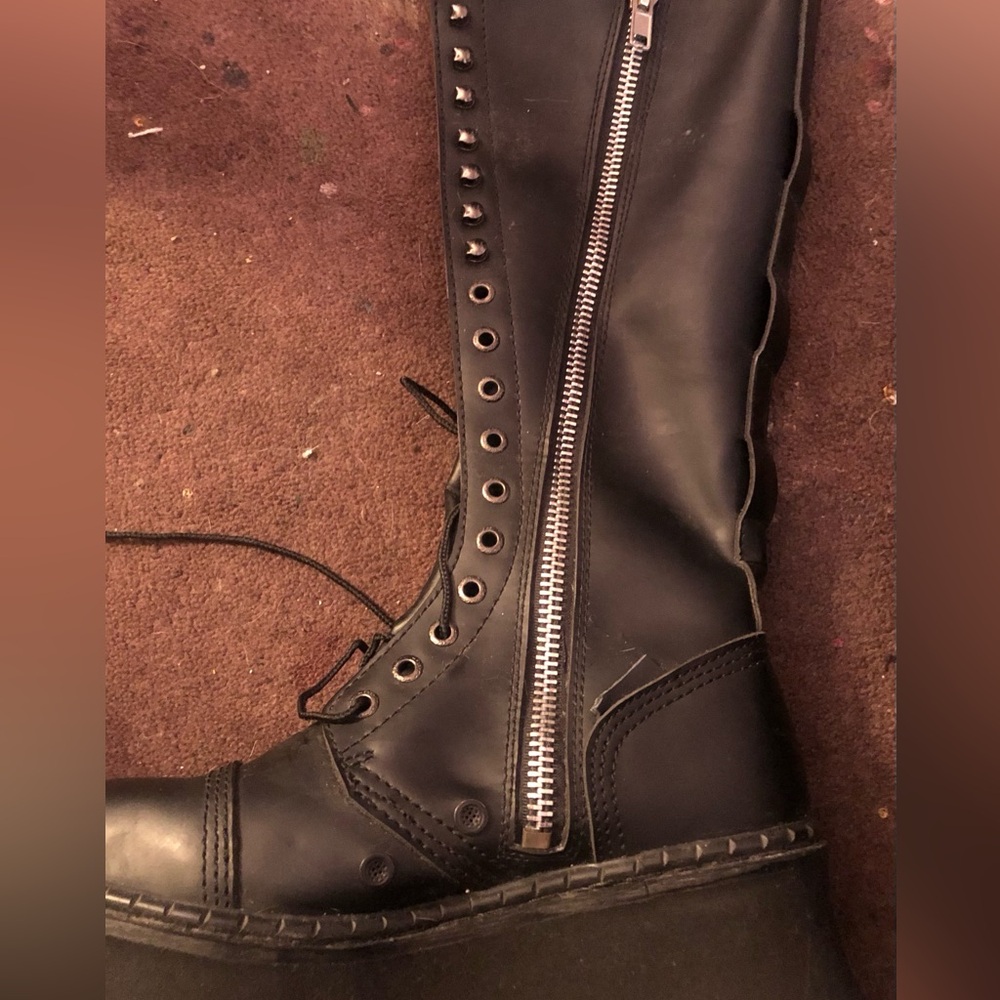 Demonia zip closure 19 eyelets goth/punk/clubkid boots with 3 1/2 inch platform